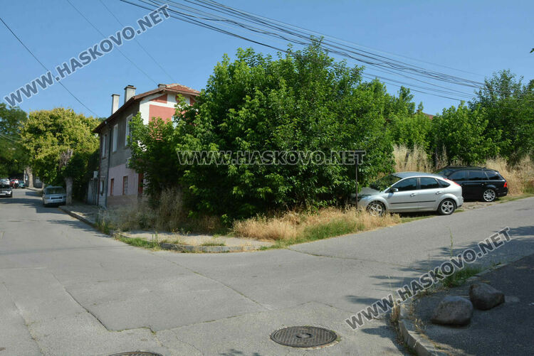 Съседи се жалват от рушаща се къща – паметник на културата