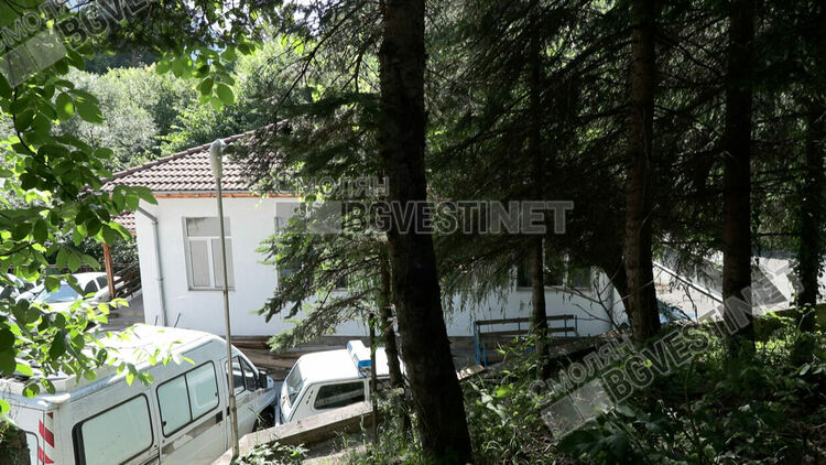 Полицаите спират  стрелбите от 14.00 до 16.00, заради сигнали на млада майка.  Преди това й съставиха акт,че звъняла на 112 не по предназначение / ГАЛЕРИЯ/