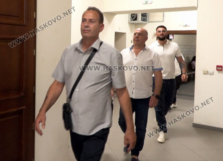 Изправиха на очна ставка оператор и бивш кметски наместник заради нападението над тв екип в Хасково
