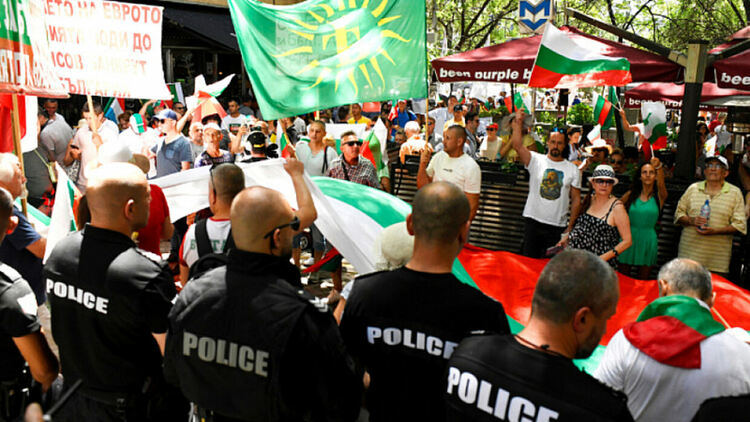 Пред парламента