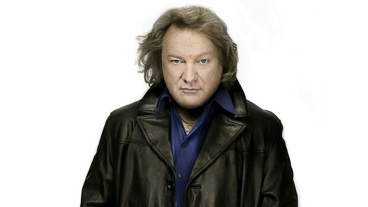 Чуйте наскоро довършената песен на Foreigner с Lou Gramm "Fool If You Love Him"