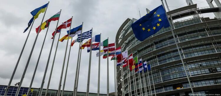 Крайнодясната фракция „Идентичност и демокрация“ в предишния състав на ЕП е раздавала неправомерно пари