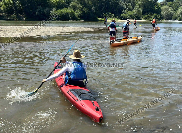 Близо 50 души стартираха във водния поход „Долна Марица - 2025“