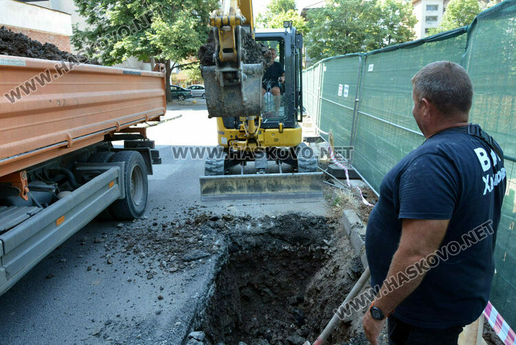ВиК авария предизвика теч в изкоп на строеж