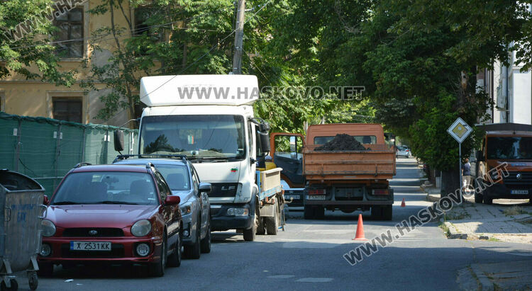 ВиК авария предизвика теч в изкоп на строеж