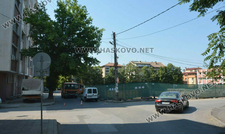 ВиК авария предизвика теч в изкоп на строеж