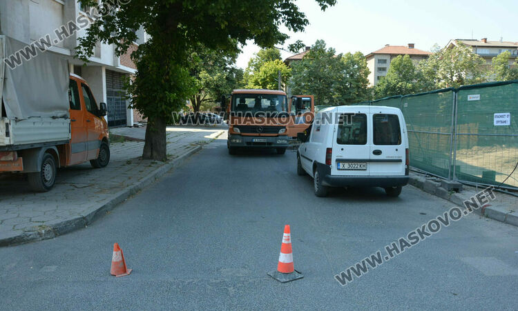 ВиК авария предизвика теч в изкоп на строеж