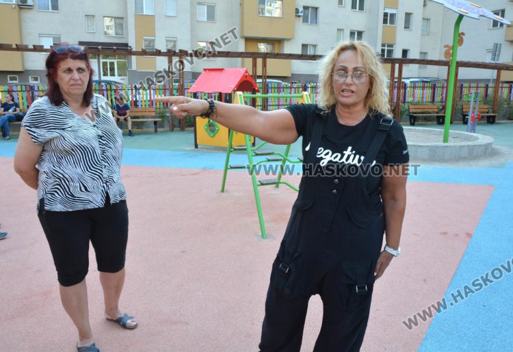 Ина Мартинова (вдясно)