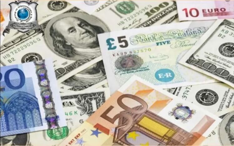 Централните банки по света заменят долара със злато, евро, юани