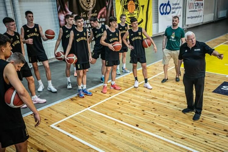 Националният отбор на България по баскетбол за момчета до 16 години избра Перник за своята подготовка за Европейското първенство