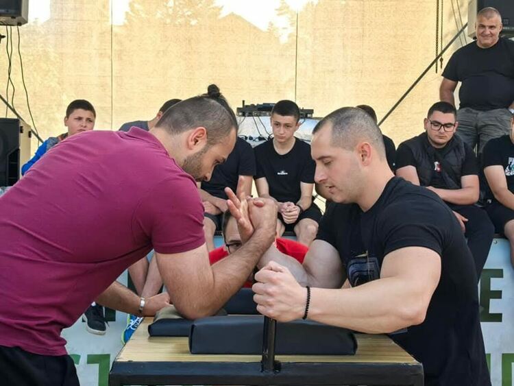 Турнир по канадска борба събра спортни ентусиасти на в Чепеларе