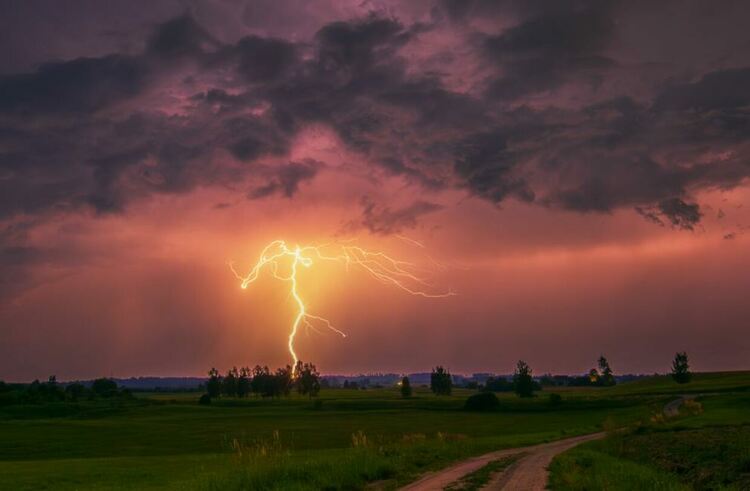 Какво представляват сухите гръмотевични бури и защо са опасни?