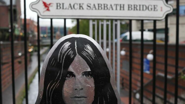 Ozzy Osbourne се сбогува с публиката с „най-великото хеви метъл шоу в историята“