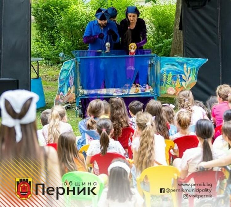 През юли Община Перник е подготвила лятна програма за най-малките