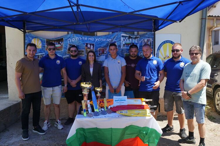 Посрещнаха световния шампион по корабомоделен спорт Пламен Георгиев