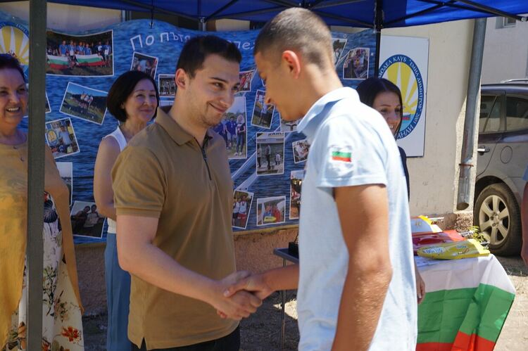 Посрещнаха световния шампион по корабомоделен спорт Пламен Георгиев