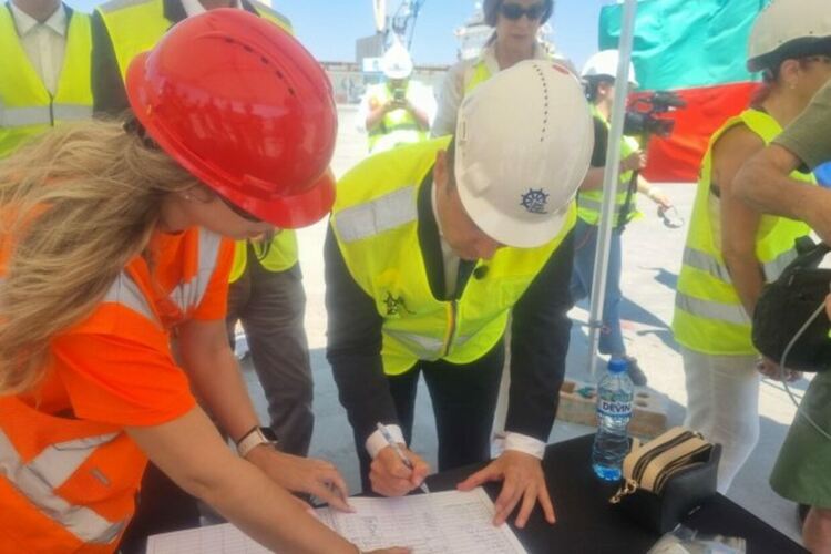 Жечо Станков посрещна втория кораб с тръби за Вертикалния газов коридор