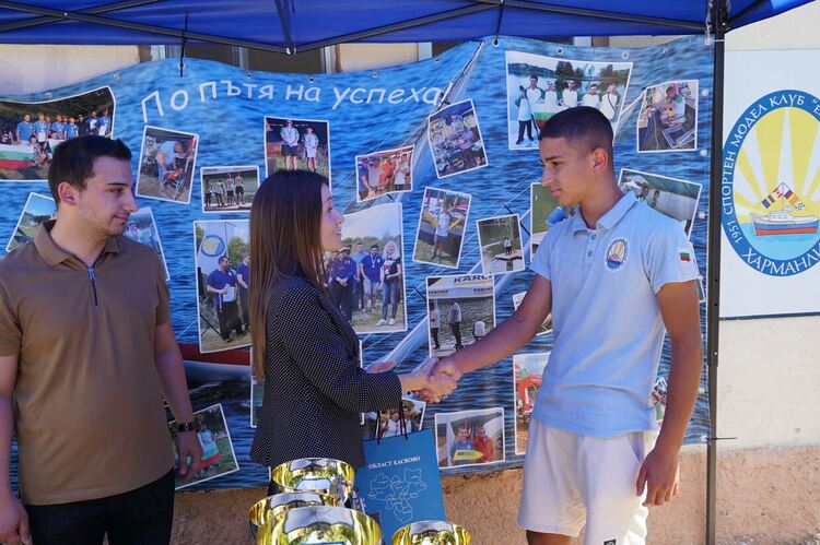 Посрещнаха световния шампион по корабомоделен спорт Пламен Георгиев