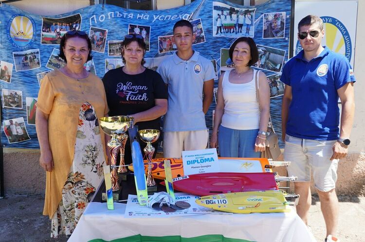 Посрещнаха световния шампион по корабомоделен спорт Пламен Георгиев