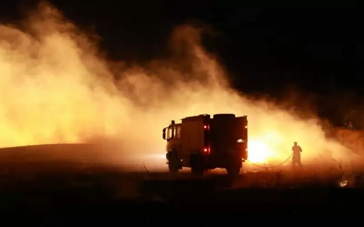 10 вили изгоряха тази нощ във вилна зона „Каптажа“ до бугаското с. Изворище.