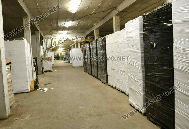 Мъж и жена са задържани за нелегалната фабрика за цигари край Момково, издирват още четирима