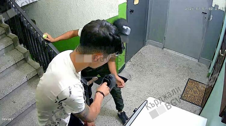 Ново двадесет! Тийнейджъри крадат обувки във „Възрожденци”, предлагат ги на Битака в Кърджали