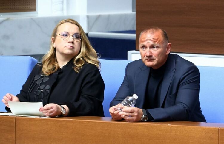 Сериозни суми са открити у Катамарана и Деница Златева