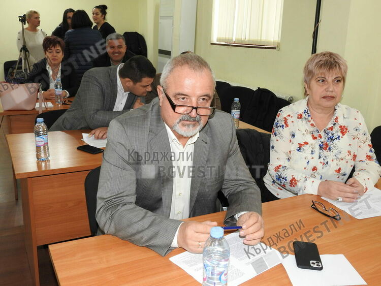 Съветниците от ГЕРБ предлагат диференцирана ставка за платено почасово паркиране в Синята зона на Кърджали