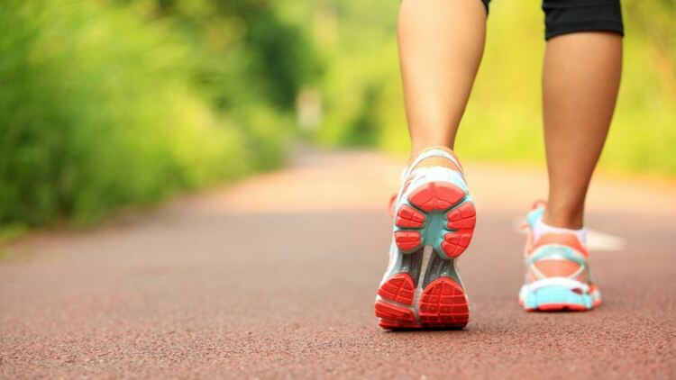 Ходенето пеша гони болката в кръста