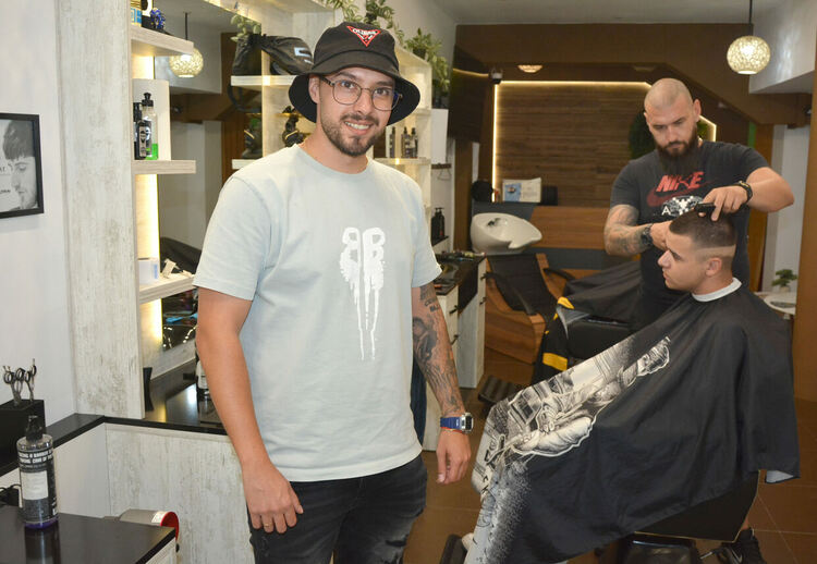 Качество и професионализъм очакват клиентите на „Barber Х“ в Хасково