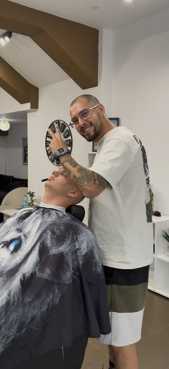 Качество и професионализъм очакват клиентите на „Barber Х“ в Хасково
