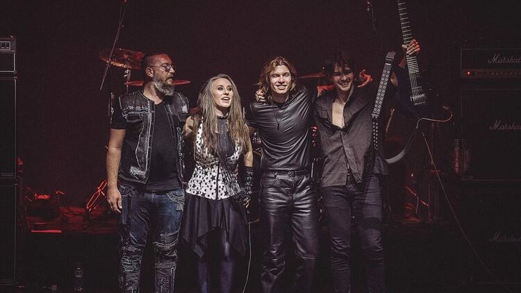 SEVI стягат куфарите за турнета в Европа и пишат нова музика