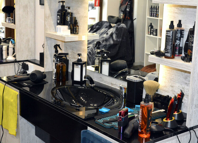 Качество и професионализъм очакват клиентите на „Barber Х“ в Хасково