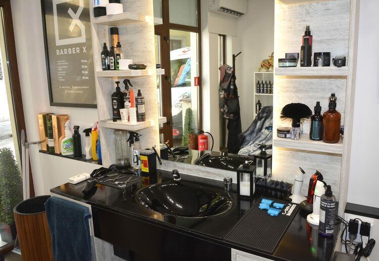 Качество и професионализъм очакват клиентите на „Barber Х“ в Хасково