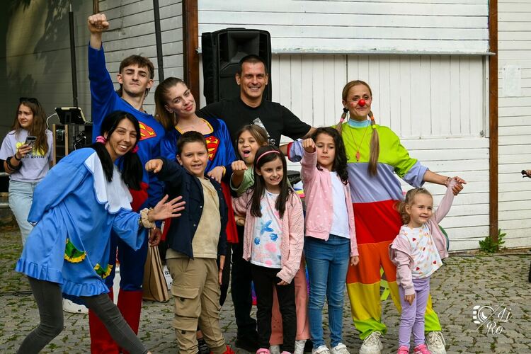 Десетки деца се включиха в забавленията, организирани от Община Перник и Общинския младежки дом