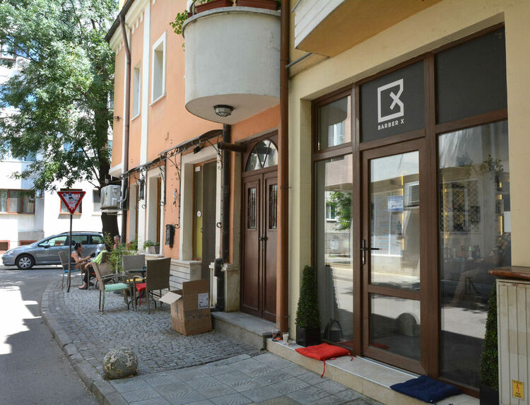 Качество и професионализъм очакват клиентите на „Barber Х“ в Хасково