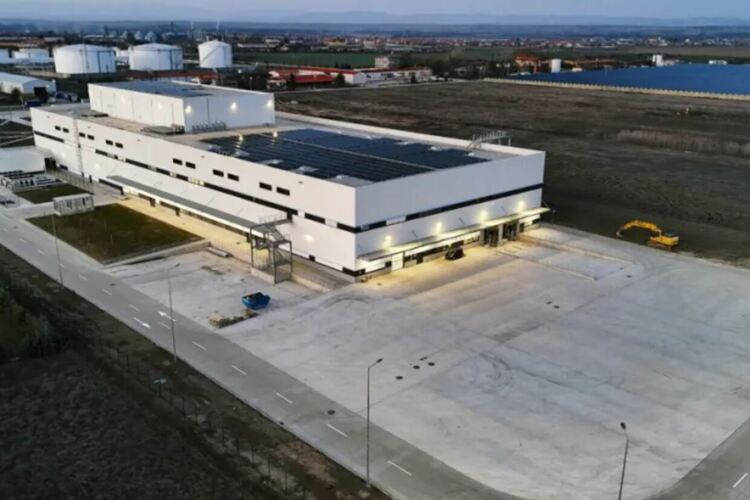 Заводът в Първомай ще увеличи капацитета за производство на 3D ендоскопи, използвани в хирургичните системи Da Vinci в цял свят.