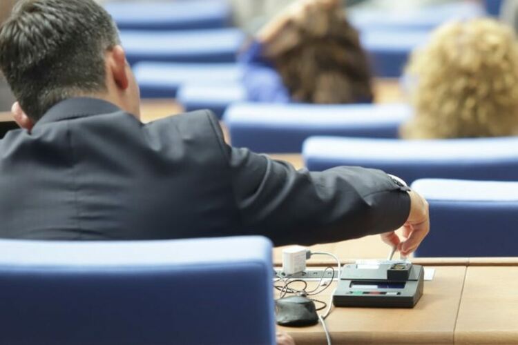 Парламентът ще гласува поредния вот на недоверие срещу правителството