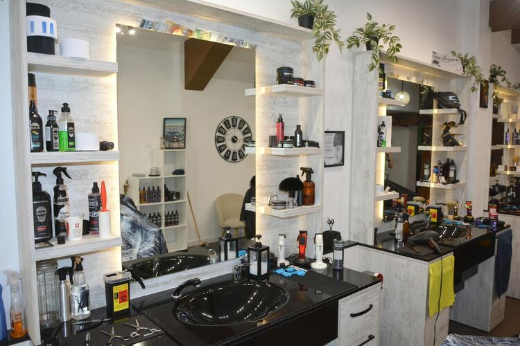 Качество и професионализъм очакват клиентите на „Barber Х“ в Хасково