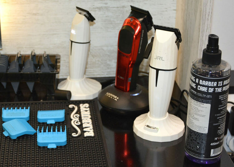 Качество и професионализъм очакват клиентите на „Barber Х“ в Хасково