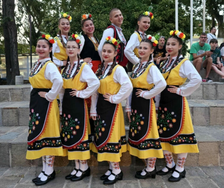 "Войводовче" и "Воеводска китка" с плакети от Международен фест