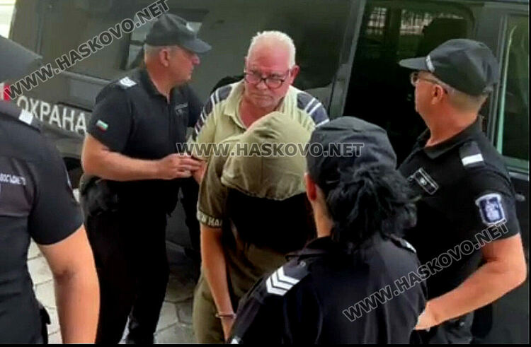 При закрити врата се гледа мярката на задържаните за нелегалната цигарена фабрика край Момково