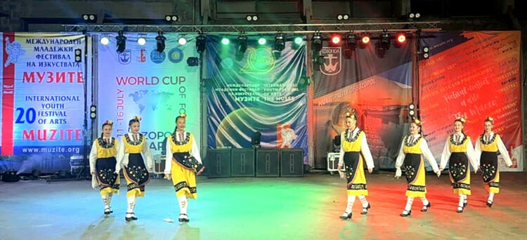 "Войводовче" и "Воеводска китка" с плакети от Международен фест