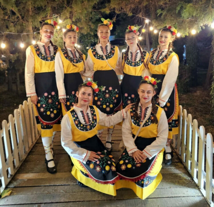 "Войводовче" и "Воеводска китка" с плакети от Международен фест