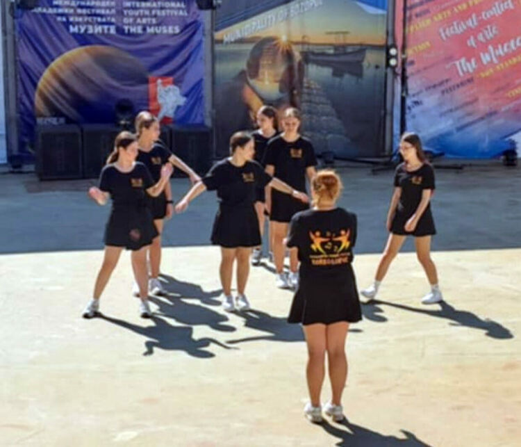 "Войводовче" и "Воеводска китка" с плакети от Международен фест