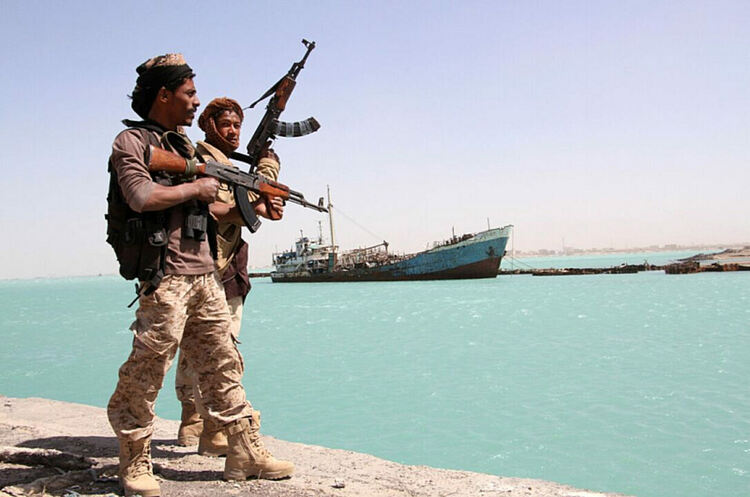 Хутите потопиха два кораба в Червено море: Най-малко 4 загинали, 11 в неизвестност