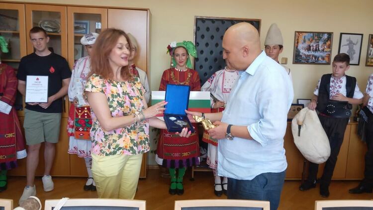 Ансамбъл „Орфей” се завърна от фестивал в Косово, окрилен от любовта на публиката