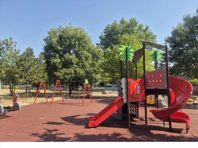 С нова и модерна детска площадка се сдобиха децата в Димитровград