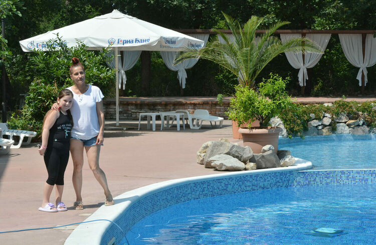 Слънчево до обяд - после облаци, дъжд, гръмотевици и бури 