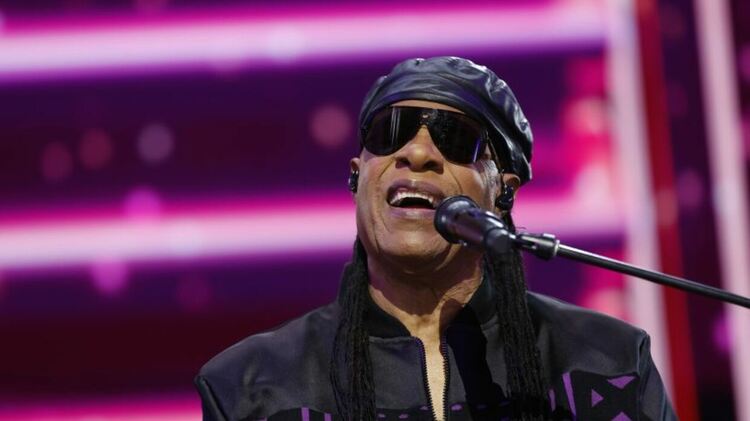 Stevie Wonder отговори на конспиративната теория, че всъщност не е сляп